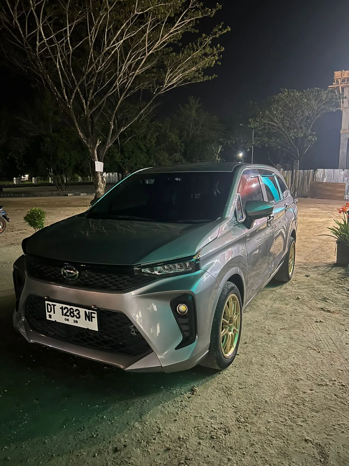 Pengambilan mobil sewa oleh klien EmpatDua Rental Kendari